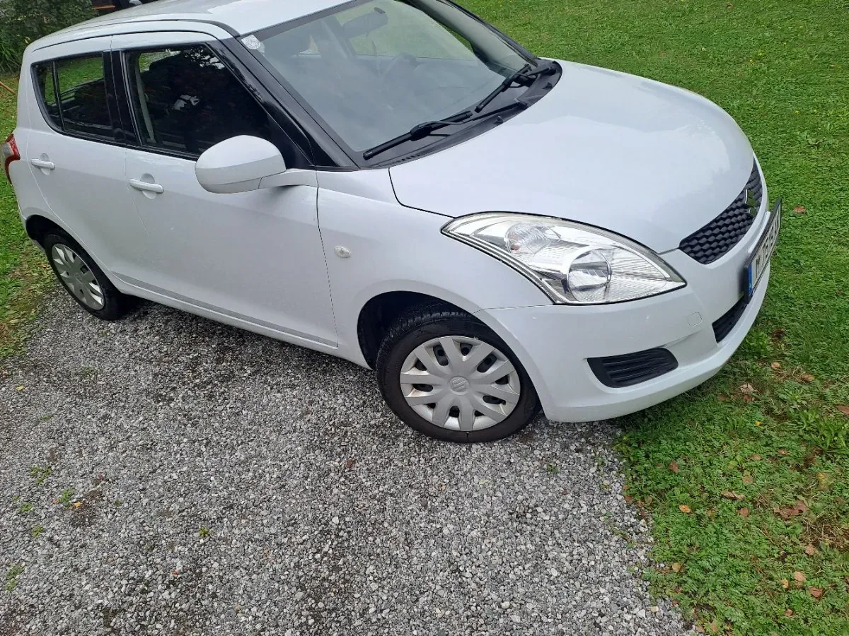 Suzuki Swift 2012 photo 3
