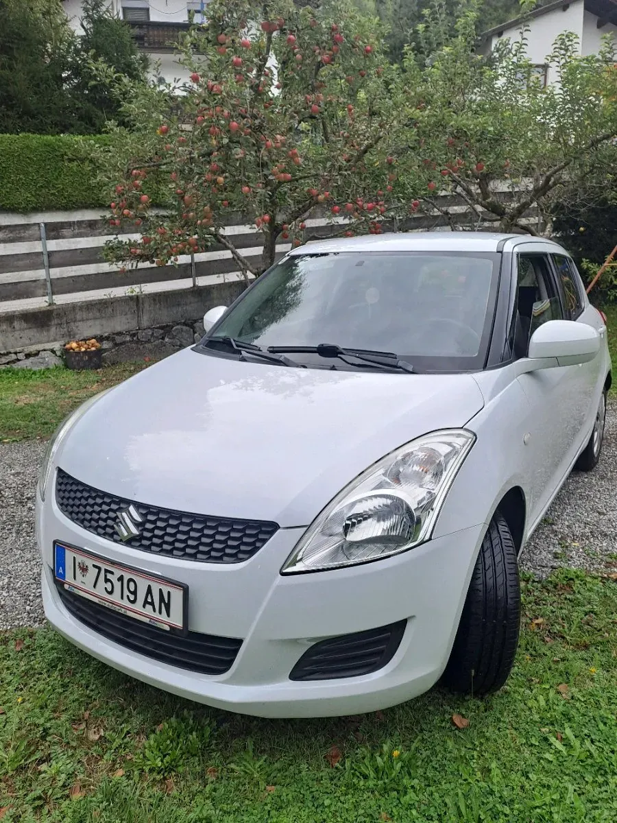 Suzuki Swift 2012 photo 2