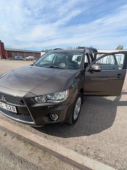 Mitsubishi Outlander 2012 photo 2