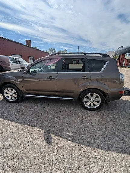 Mitsubishi Outlander 2012 photo 4