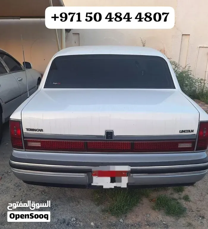 Lincoln Town Car 1984 photo 4