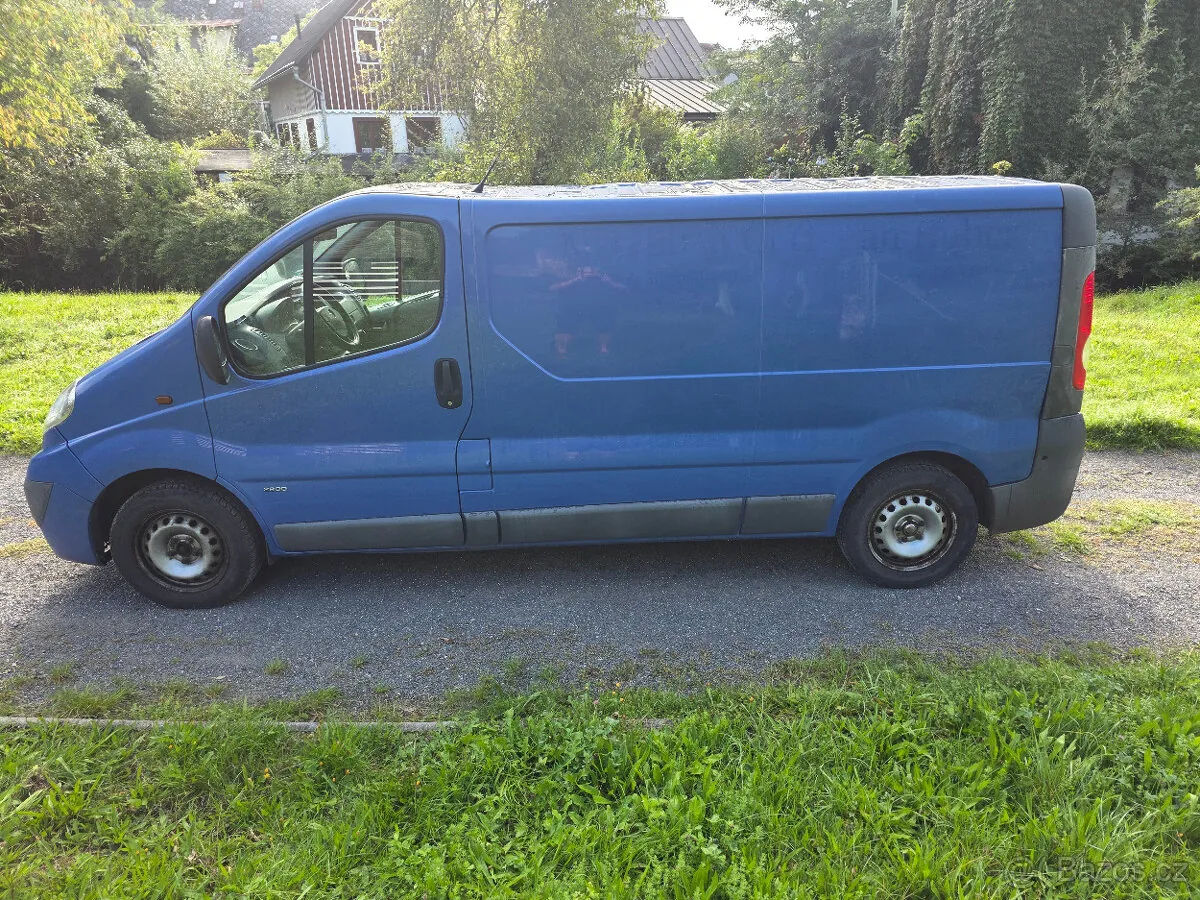 Opel Vivaro 2011 photo 4