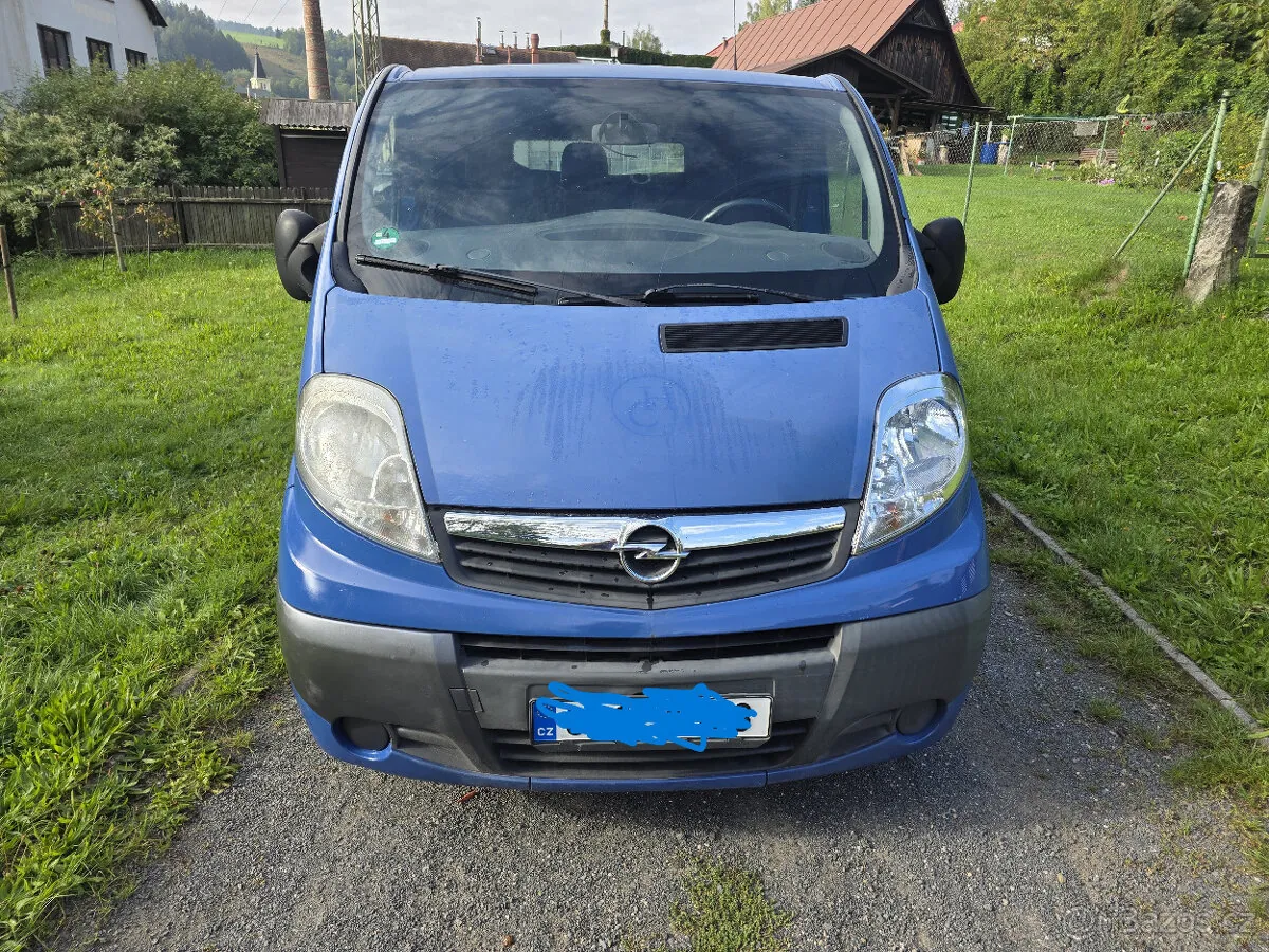 Opel Vivaro 2011 photo 2