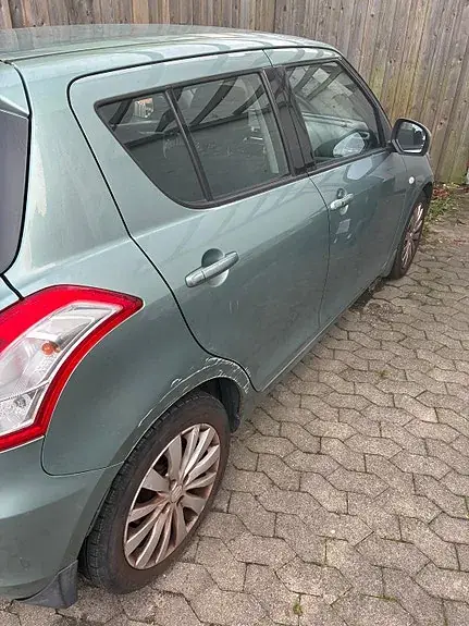 Suzuki Swift 2011 photo 4