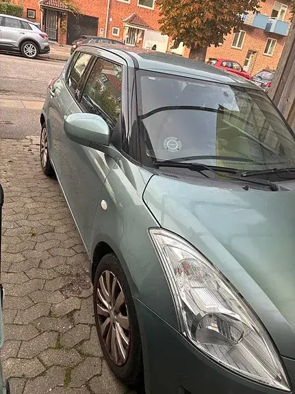 Suzuki Swift 2011 photo 3