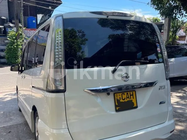 Nissan Serena 2013 photo 4