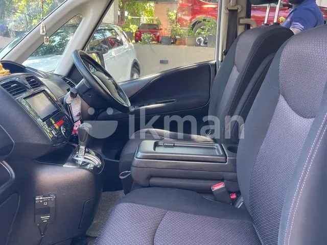 Nissan Serena 2013 photo 5