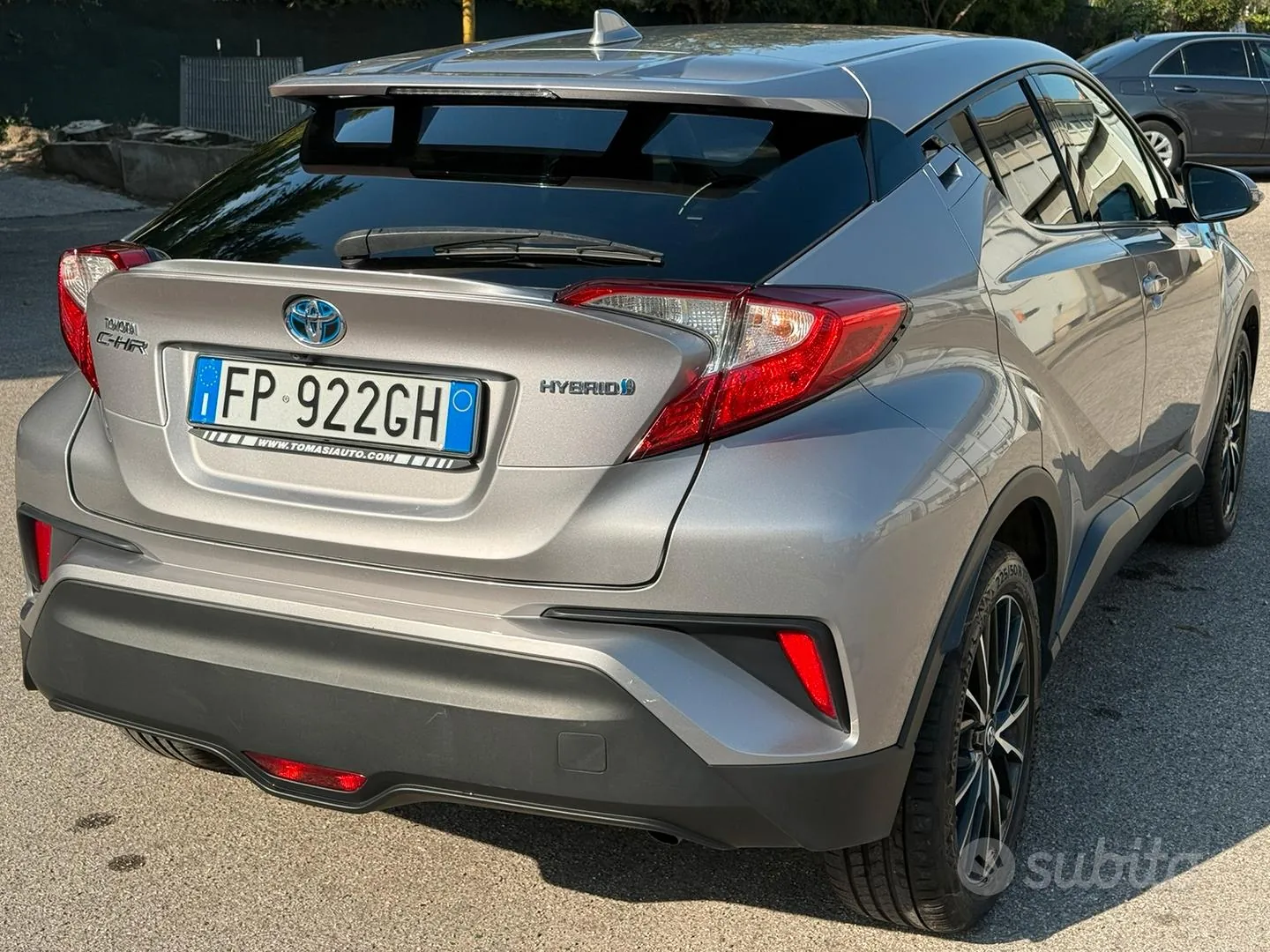 Toyota C-Hr 2018 photo 2