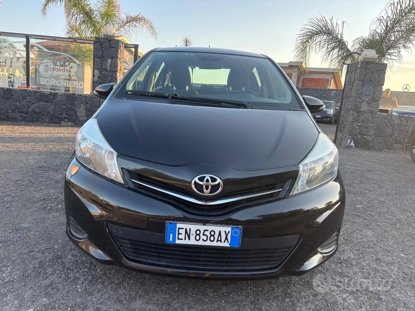 Toyota Yaris 2012 photo 2