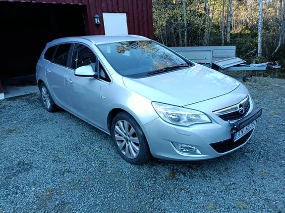Opel Astra 2012 photo 2