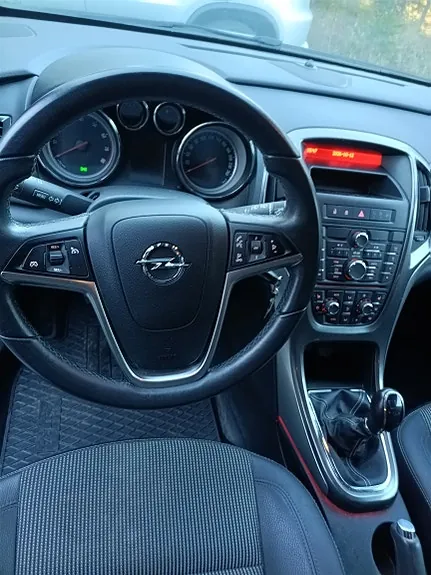 Opel Astra 2012 photo 5
