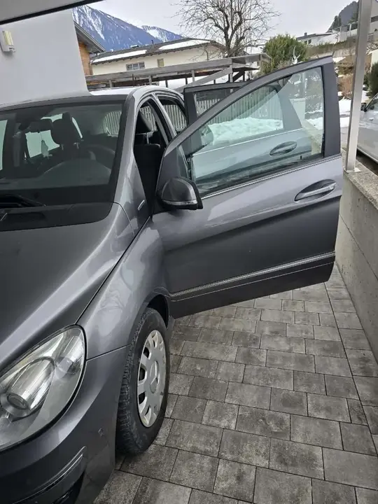 Mercedes-Benz B-Class 2009 photo 3