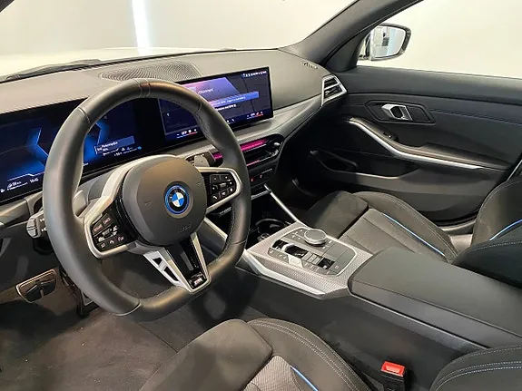 BMW 330E 2025 photo 4