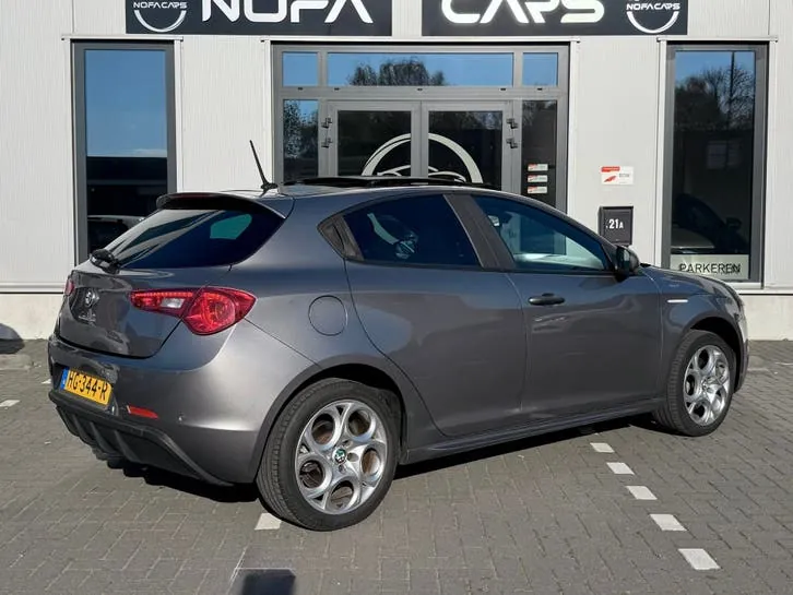 Alfa Romeo Giulietta 2015 photo 2