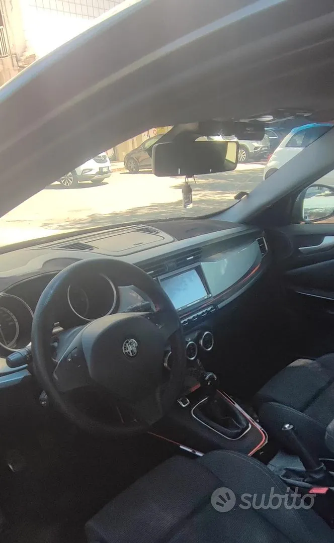 Alfa Romeo Giulietta 2012 photo 4