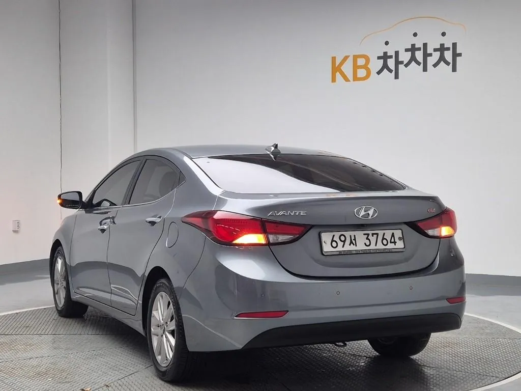 Hyundai Avante 2016 photo 2