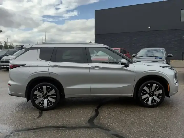 Mitsubishi Outlander 2026 photo 4