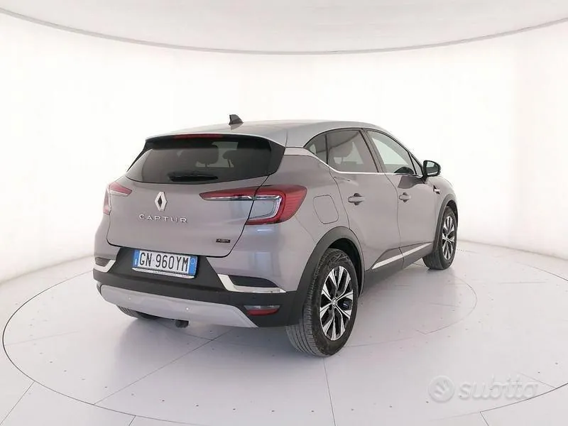 Renault Captur 2023 photo 2