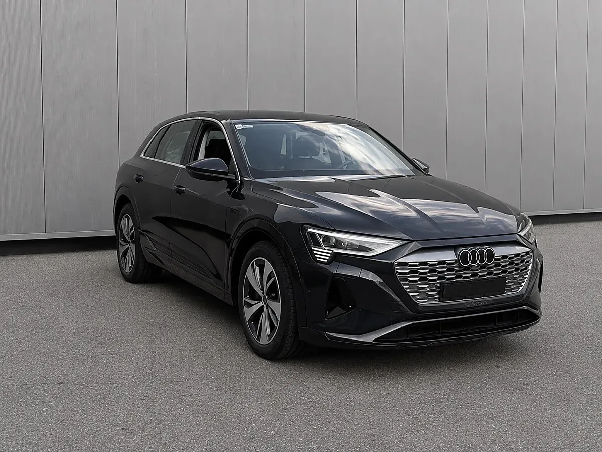 Audi Q8 2023 photo 2