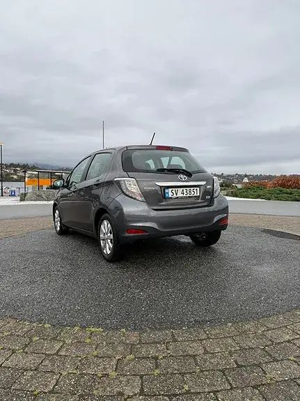 Toyota Yaris 2013 photo 4