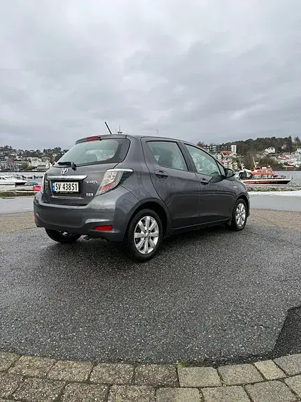 Toyota Yaris 2013 photo 3