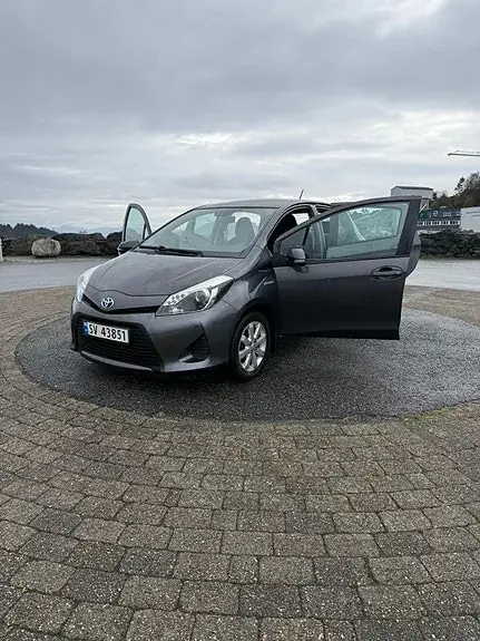 Toyota Yaris 2013 photo 5
