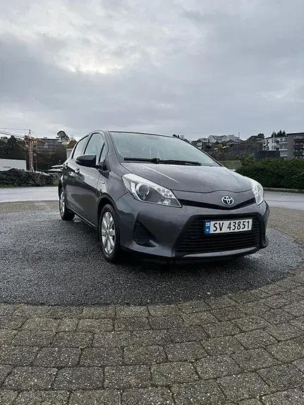 Toyota Yaris 2013 photo 2