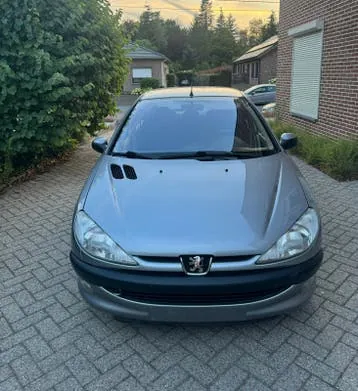 Peugeot 206 photo 2