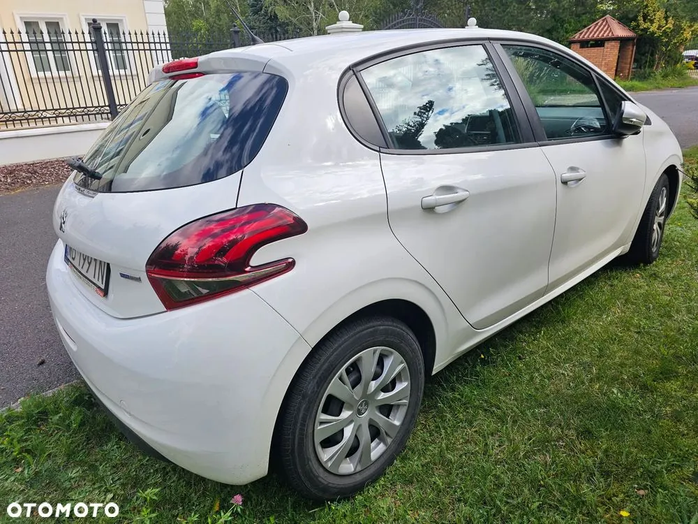 Peugeot 208 2016 photo 3