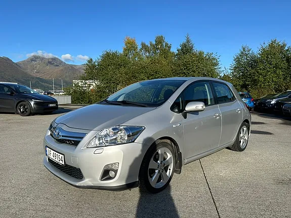 Toyota Auris 2011 photo 2