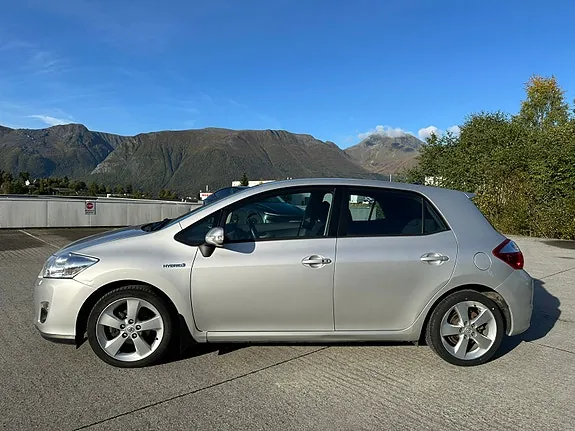 Toyota Auris 2011 photo 3