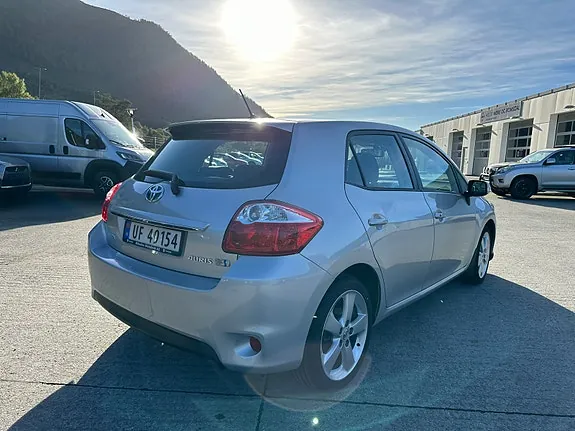 Toyota Auris 2011 photo 5