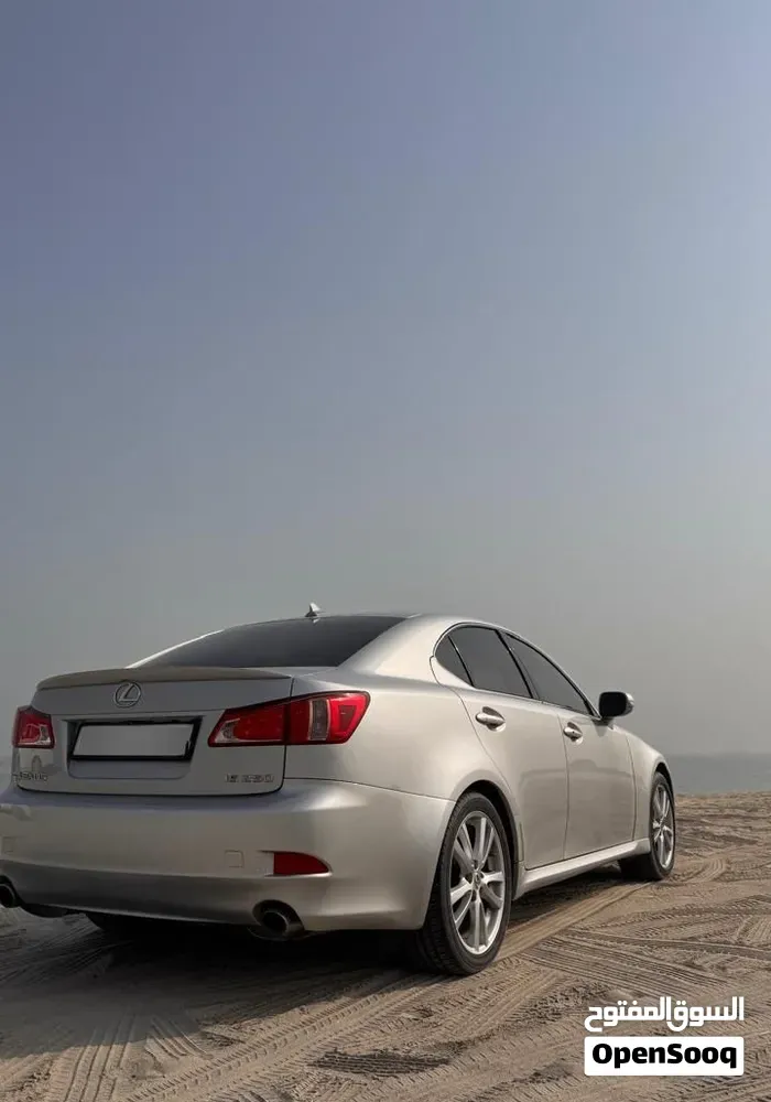 Lexus Is 250 2011 photo 2
