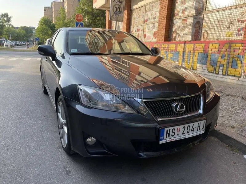 Lexus Is 200 2010 photo 2