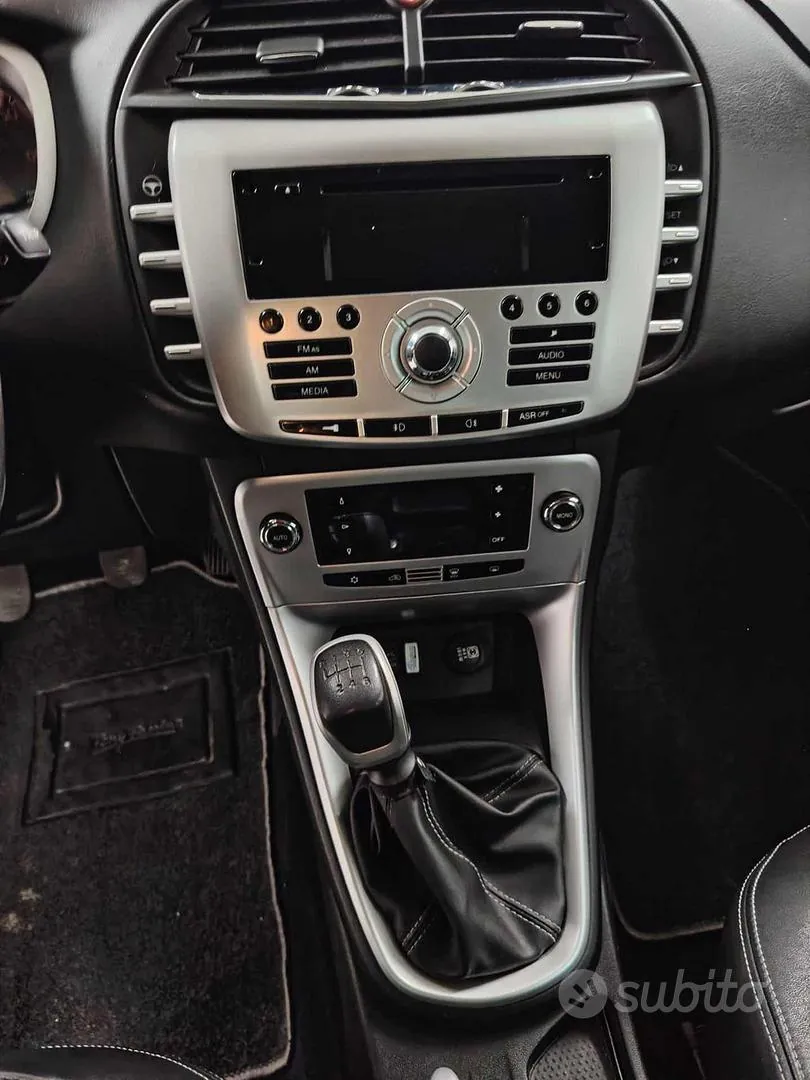 Lancia Delta 2013 photo 5