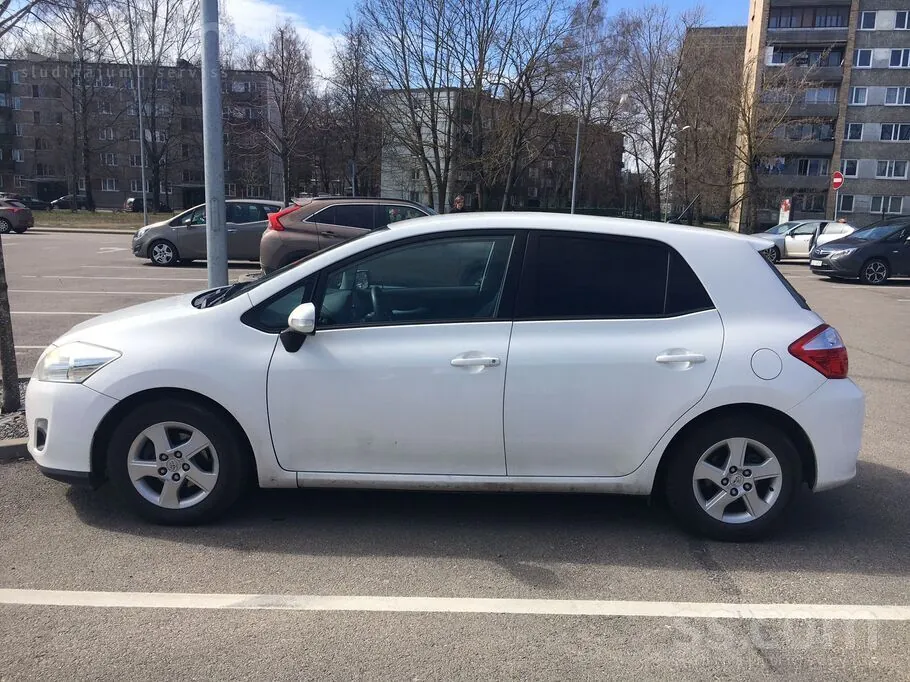 Toyota Auris 2011 photo 4