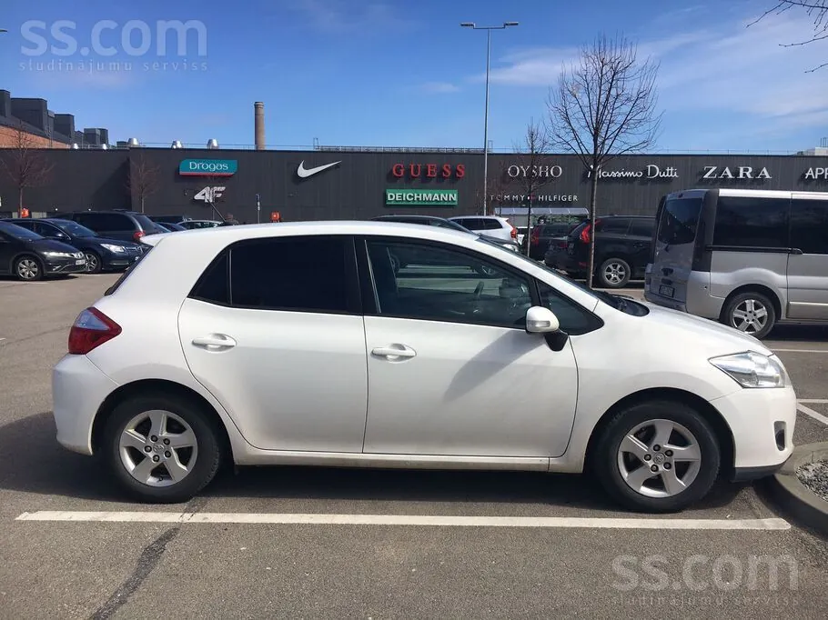 Toyota Auris 2011 photo 3