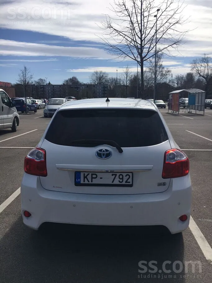 Toyota Auris 2011 photo 2