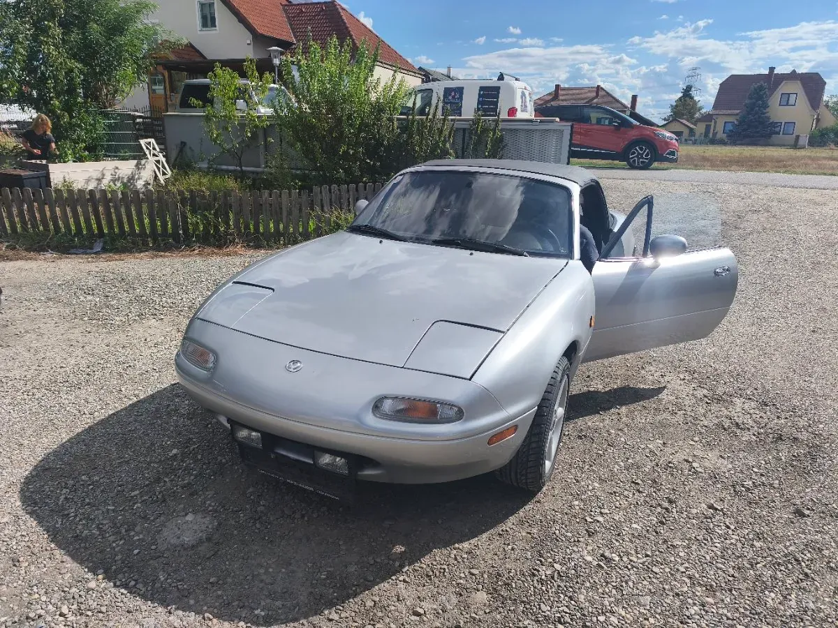 Mazda Mx-5 1996 photo 2