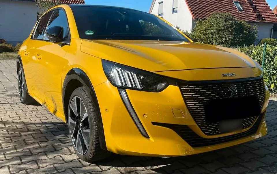 Peugeot E-208