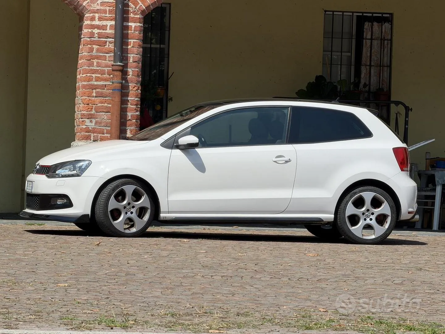 Volkswagen Polo 2011 photo 2