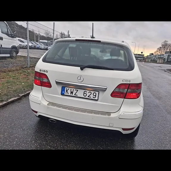Mercedes-Benz B180 2011 photo 3