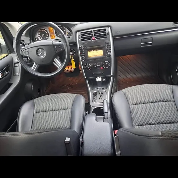Mercedes-Benz B180 2011 photo 4