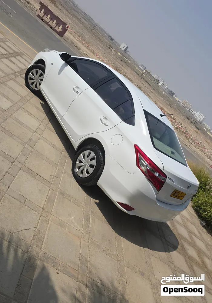 Toyota Yaris 2017 photo 2