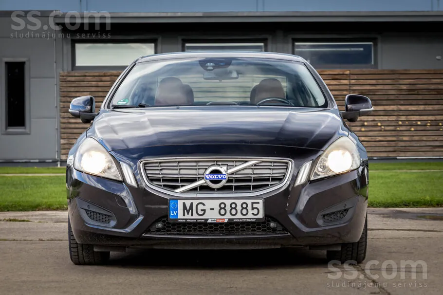 Volvo S60 2012 photo 2