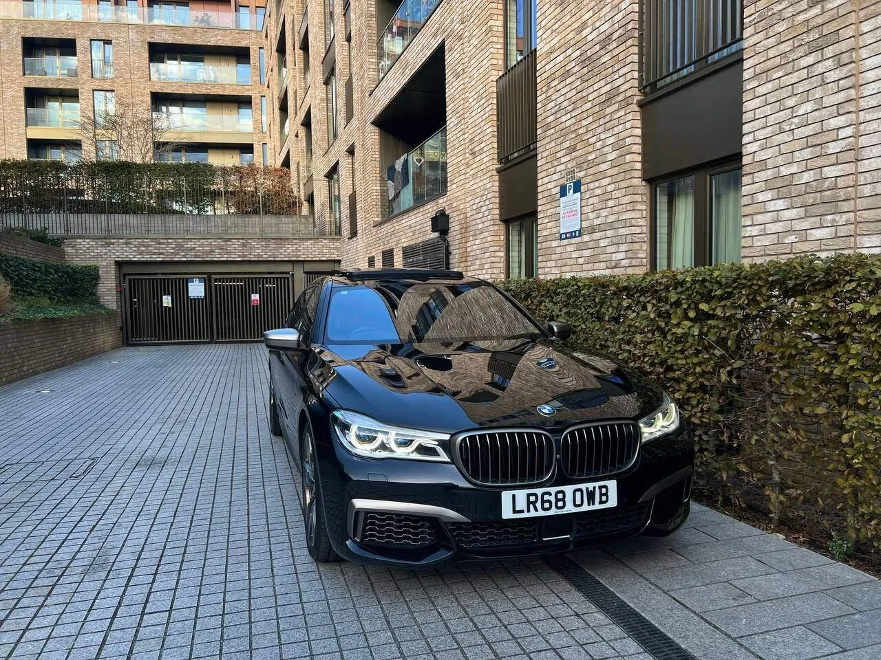 BMW 7 Series 2019 photo 2