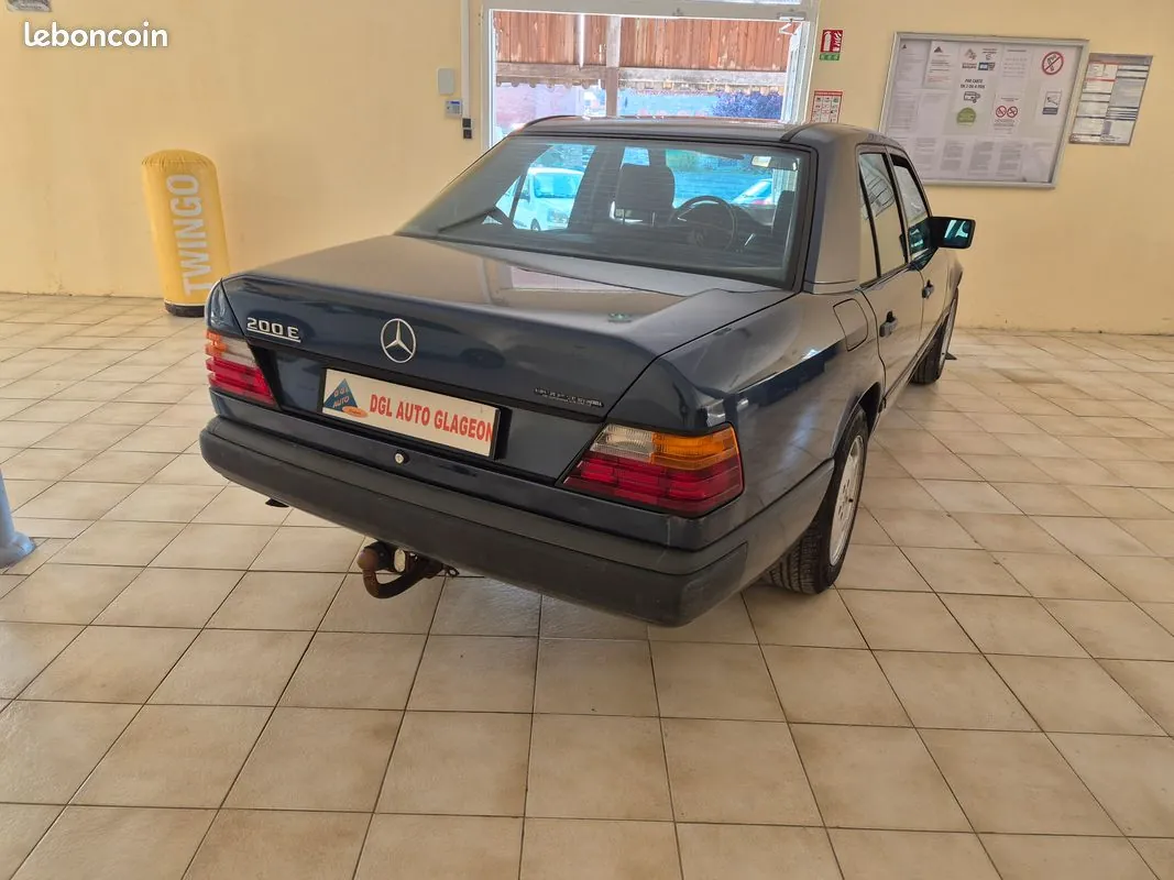 Mercedes-Benz 200 1989 photo 5