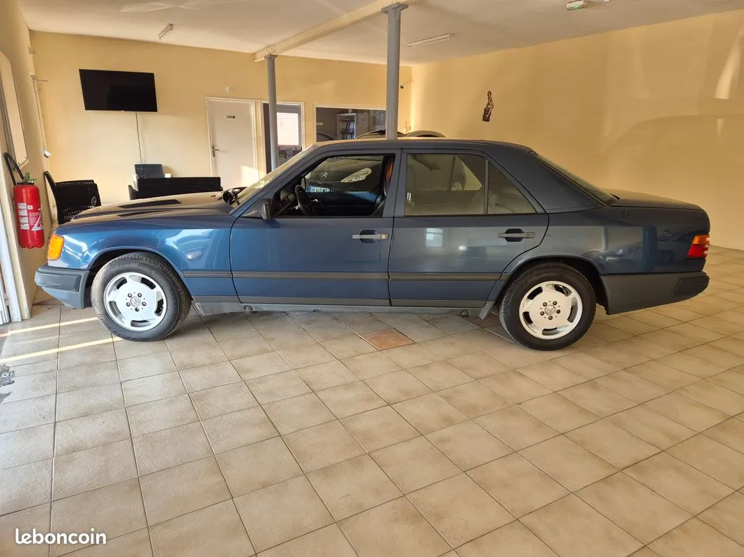 Mercedes-Benz 200 1989 photo 3