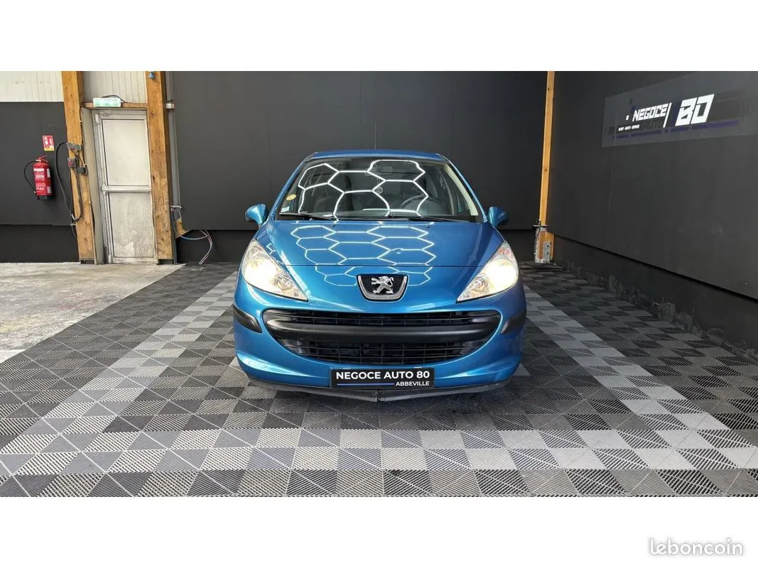Peugeot 207 2008 photo 2