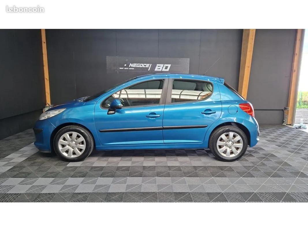 Peugeot 207 2008 photo 4
